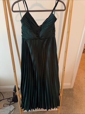 Deep Green Pleated Midi Dress with Spaghetti Straps